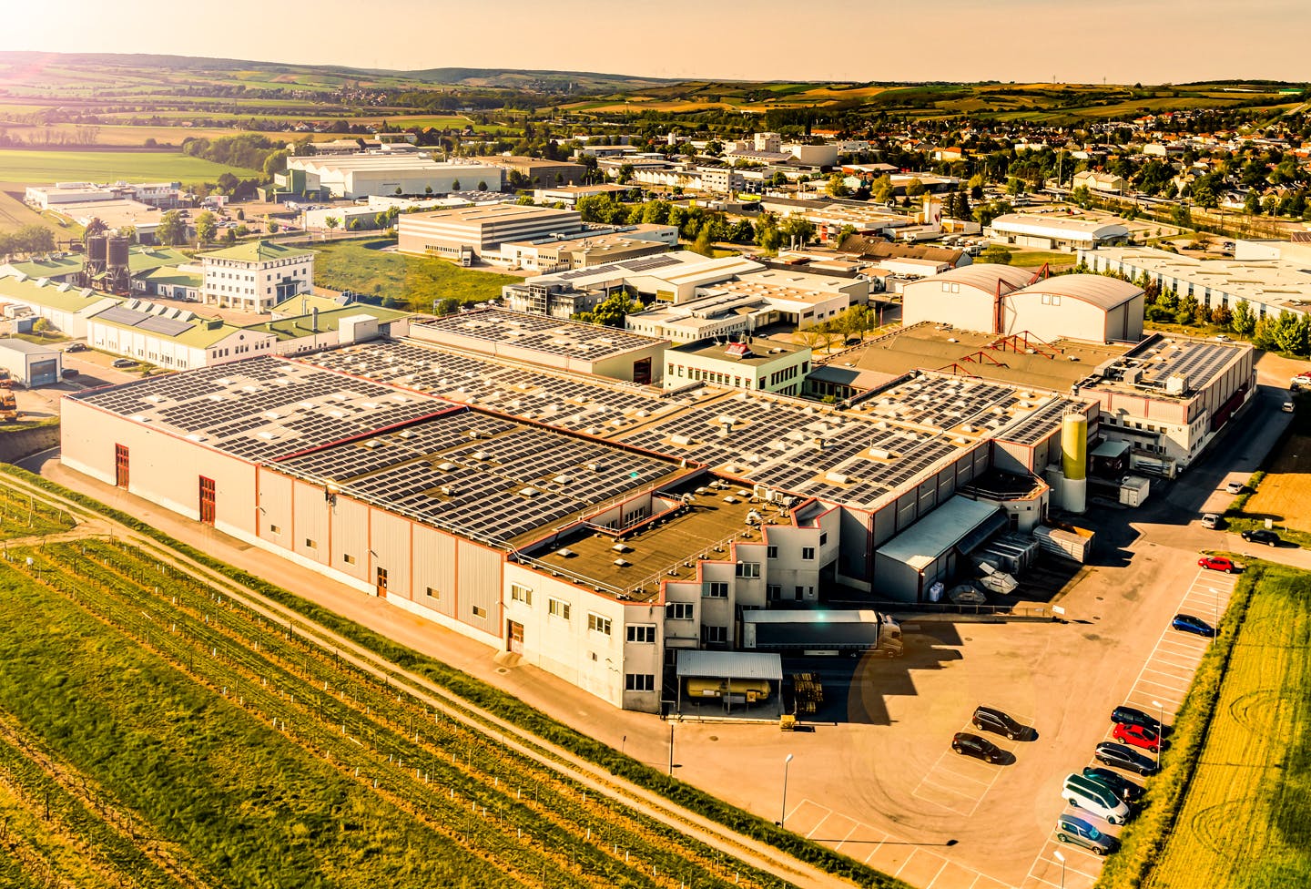 Edifício da empresa Kotányi em Wolkersdorf fotografado de uma vista aérea